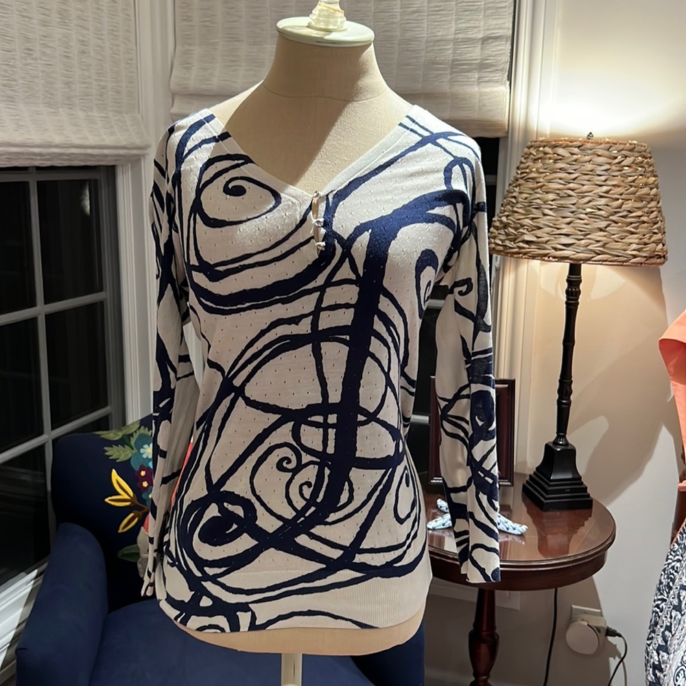 Contemporary v-neck sweater size medium. Abstract blue design in beige sweater